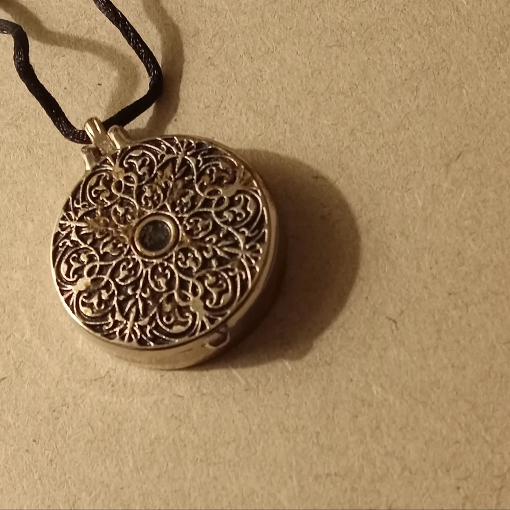 Compass He Leads Me Psalm 23:2 Vintage Necklace - Picture 13 of 14